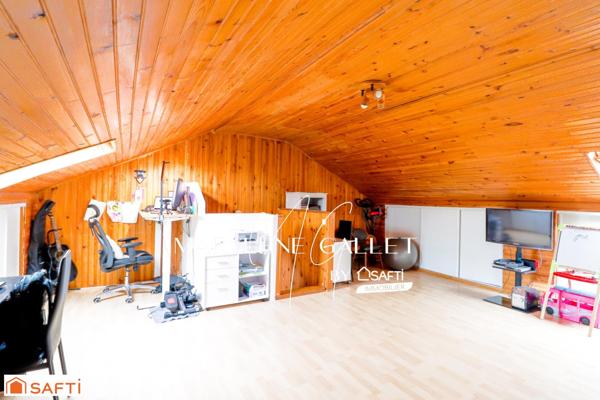 Proche centre ville, écoles, très bien entretenue!