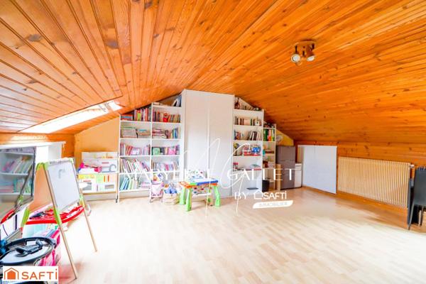 Proche centre ville, écoles, très bien entretenue!