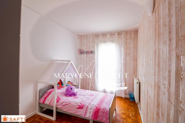 Proche centre ville, écoles, très bien entretenue!