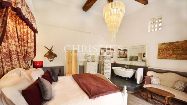 Propriété Charmante Composée de Trois Immeubles Nichés Près d’un Village de Rivière Pittoresque