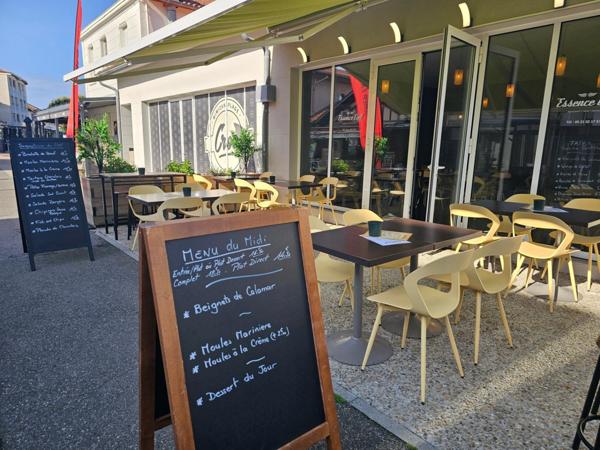 CHARMANT RESTAURANT DANS LE TRIANGLE D'OR