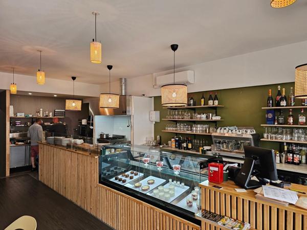 CHARMANT RESTAURANT DANS LE TRIANGLE D'OR