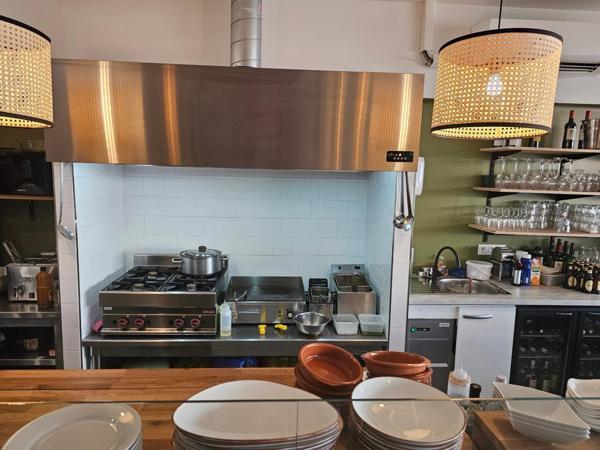 CHARMANT RESTAURANT DANS LE TRIANGLE D'OR