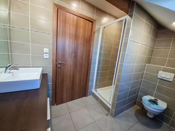 Grand T5 familial de 135 m² avec jardins, terrasses et double garage – Chambéry Bissy