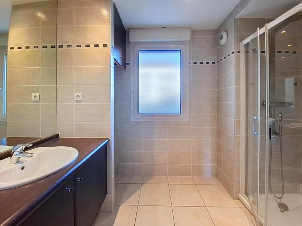 Grand T5 familial de 135 m² avec jardins, terrasses et double garage – Chambéry Bissy