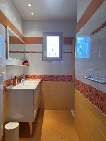 Tarascon-sur-Ariège (09400) EXCLUSIVITE - O TRAVAUX ! Tarascon sur Ariege - Maison 4 faces de 135 m2 - Plain pied - 3/4 chambres sur terr