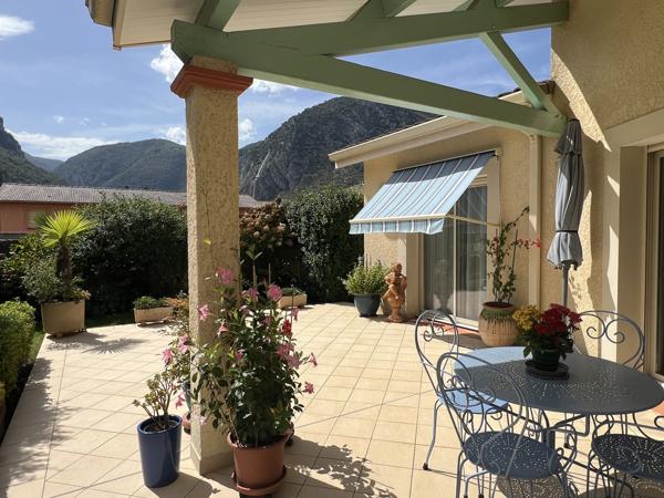 Tarascon-sur-Ariège (09400) EXCLUSIVITE - O TRAVAUX ! Tarascon sur Ariege - Maison 4 faces de 135 m2 - Plain pied - 3/4 chambres sur terr