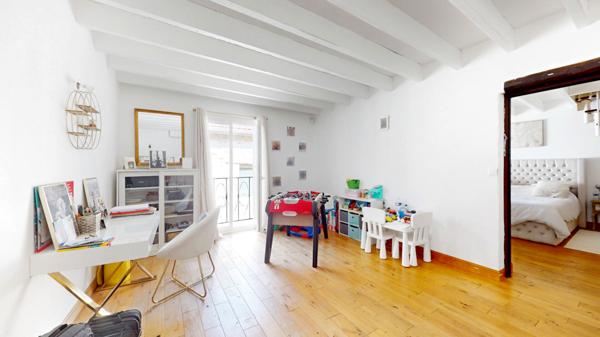 Belle maison 4 chambres, avec un bel espace extérieur dans un quartier calme à MANTES LA VILLE