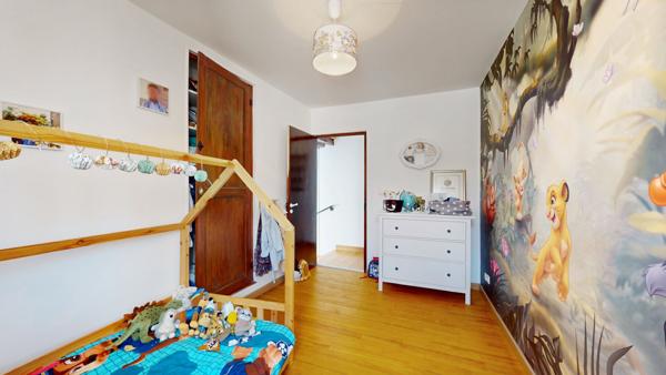 Belle maison 4 chambres, avec un bel espace extérieur dans un quartier calme à MANTES LA VILLE