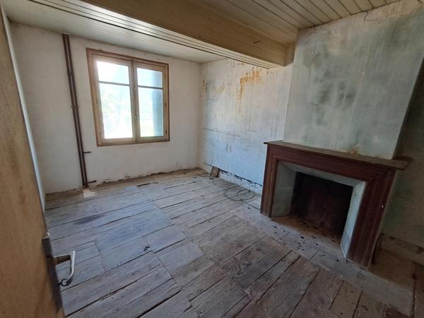 À Vendre : Maison de Ville à Rénover avec Grange et Jardin – Villasavary
