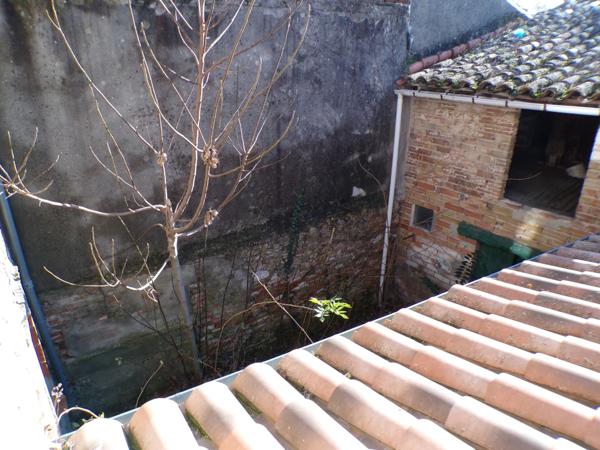 À Vendre : Maison de Ville à Rénover avec Grange et Jardin – Villasavary