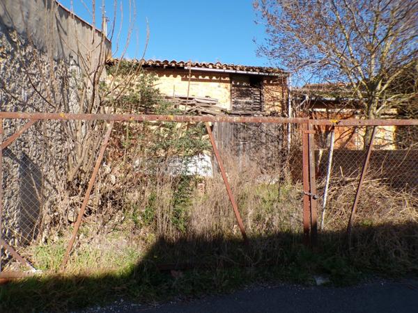 À Vendre : Maison de Ville à Rénover avec Grange et Jardin – Villasavary