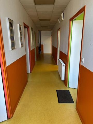 Local commercial avec bureaux de 235 m² avec grenier.