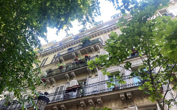 Appartement à vendre    4 pièces • 79,38 m2 Paris 10