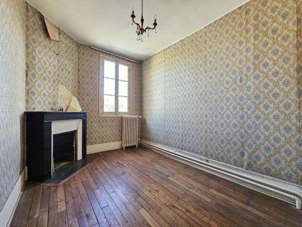 Villecresnes (94440) Maison à rénover en plein centre-ville !