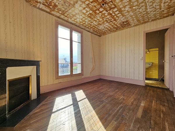 Villecresnes (94440) Maison à rénover en plein centre-ville !