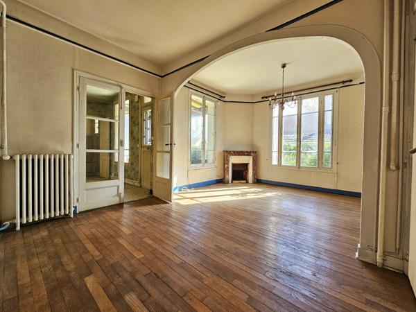 Villecresnes (94440) Maison à rénover en plein centre-ville !