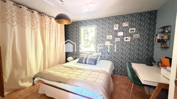 Lauris (84360) -Villa avec dépendance sur jardin arboré