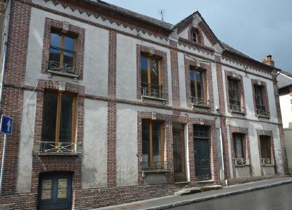 Maison à vendre    6 pièces •  Moulins-la-Marche