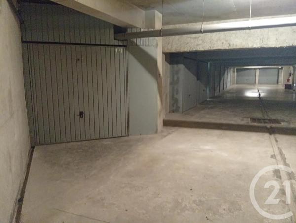 Parking à vendre  16,80 m 2   FREJUS  - 83