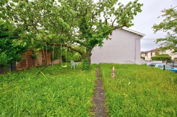 FEYZIN – MAISON 130 M² – 4 CHAMBRES – DEUX ESPACES DE VIE – TERRAIN DE 700 M²