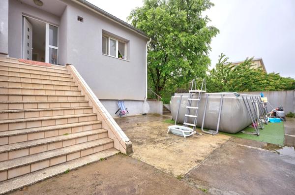 FEYZIN – MAISON 130 M² – 4 CHAMBRES – DEUX ESPACES DE VIE – TERRAIN DE 700 M²
