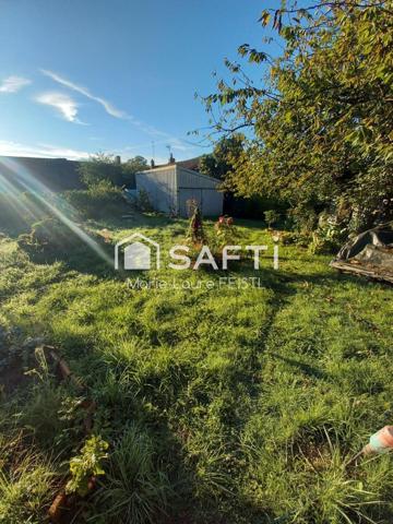Charmante longère dans un cadre bucolique, alliant authenticité et caractère avec ses poutres apparentes et la beauté de ses murs d’antan.