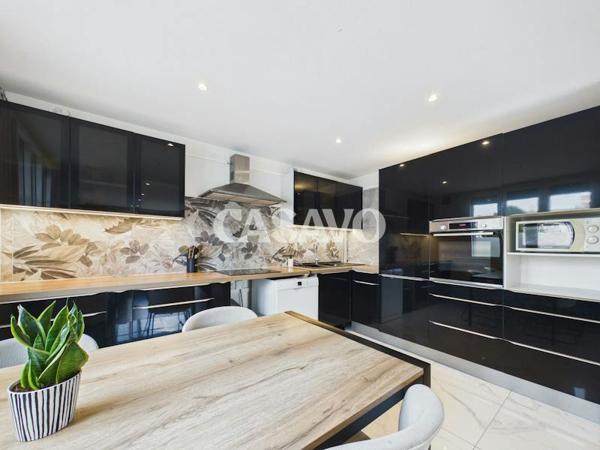 Vente Appartement 4 pièces de 85m² - 69800 Saint-Priest