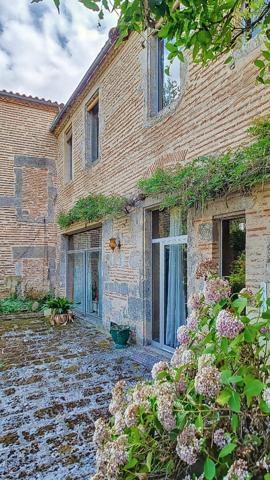 Maison de maître à vendre à Tonneins - 6 pièces, 270 m² avec garage et parc