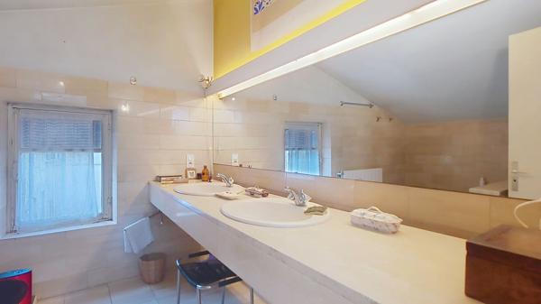 Maison de maître à vendre à Tonneins - 6 pièces, 270 m² avec garage et parc