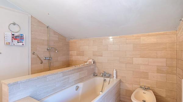 Maison de maître à vendre à Tonneins - 6 pièces, 270 m² avec garage et parc