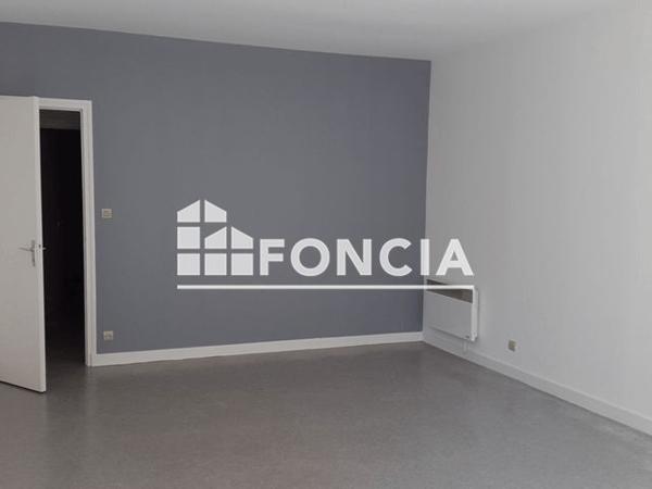 Location Appartement 2 pièces 53.93 m² - 44 RUE DE VERDUN St Vallier 26240