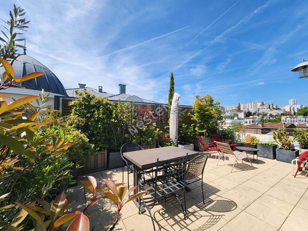 PUTEAUX Hyper centre ville: Dernier étage , appartement 5 pièces avec terrasse de 35M²