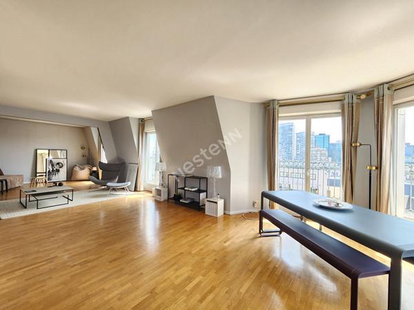 PUTEAUX Hyper centre ville: Dernier étage , appartement 5 pièces avec terrasse de 35M²