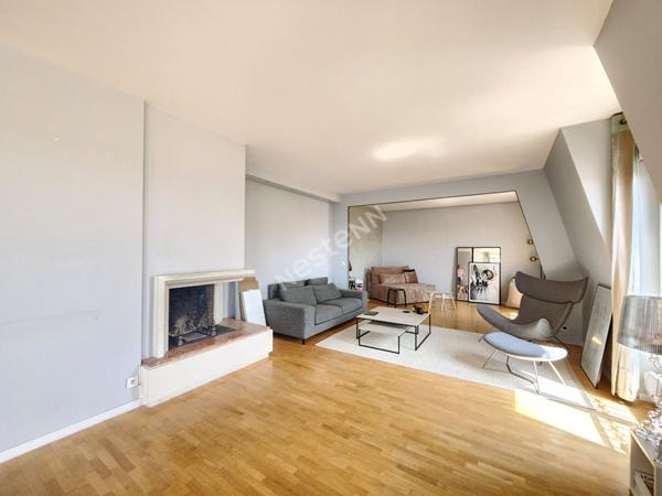 PUTEAUX Hyper centre ville: Dernier étage , appartement 5 pièces avec terrasse de 35M²
