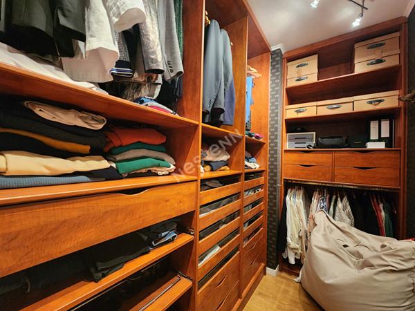 PUTEAUX Hyper centre ville: Dernier étage , appartement 5 pièces avec terrasse de 35M²