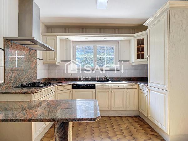 BELLE CONSTRUCTION AVEC VUE DÉGAGÉE