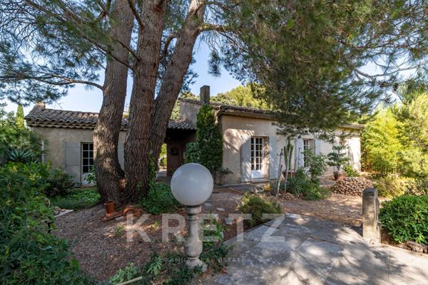 Villeneuve-lès-Avignon – Maison de 175 m2 sur 1088 M2 jardin -piscine