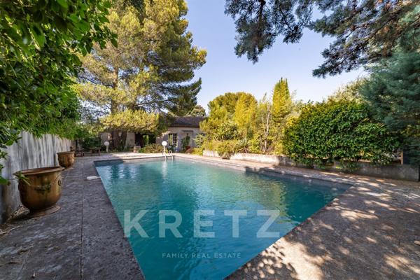 Villeneuve-lès-Avignon – Maison de 175 m2 sur 1088 M2 jardin -piscine