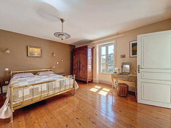 Maison en pierre dans parc au calme sur 6 000 m²