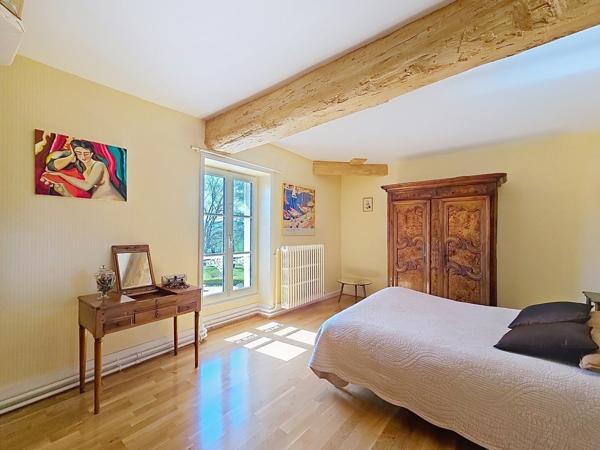 Maison en pierre dans parc au calme sur 6 000 m²