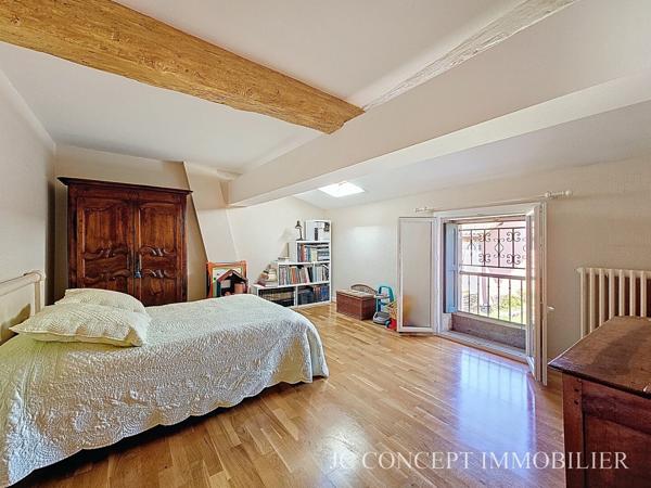 Maison en pierre dans parc au calme sur 6 000 m²