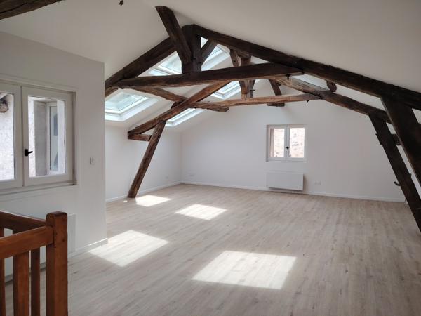 Duplex T3 avec vue sur la collégiale et grande cave voutée