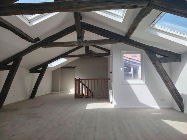 Duplex T3 avec vue sur la collégiale et grande cave voutée