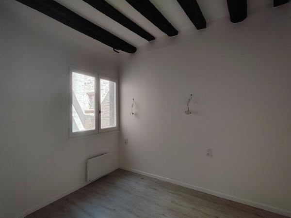 Duplex T3 avec vue sur la collégiale et grande cave voutée
