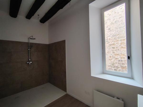Duplex T3 avec vue sur la collégiale et grande cave voutée