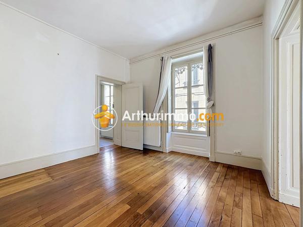 Location                                                      Appartement
                        
                     3 pièces                      125 m2                     à Bourgoin-Jallieu