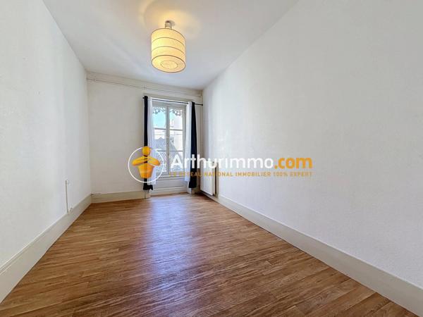 Location                                                      Appartement
                        
                     3 pièces                      125 m2                     à Bourgoin-Jallieu