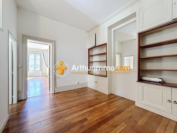 Location                                                      Appartement
                        
                     3 pièces                      125 m2                     à Bourgoin-Jallieu