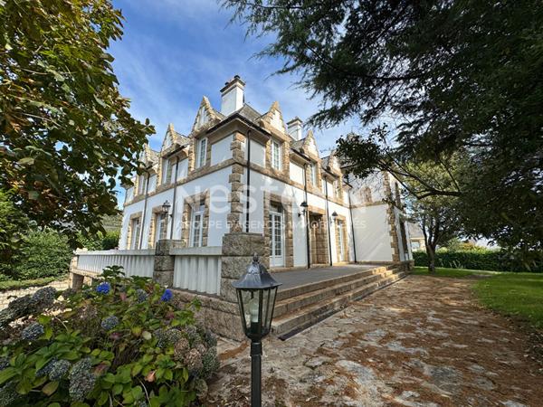 À Vendre - Superbe maison familiale de 260 m² avec parc arboré de 2870 m² et piscine